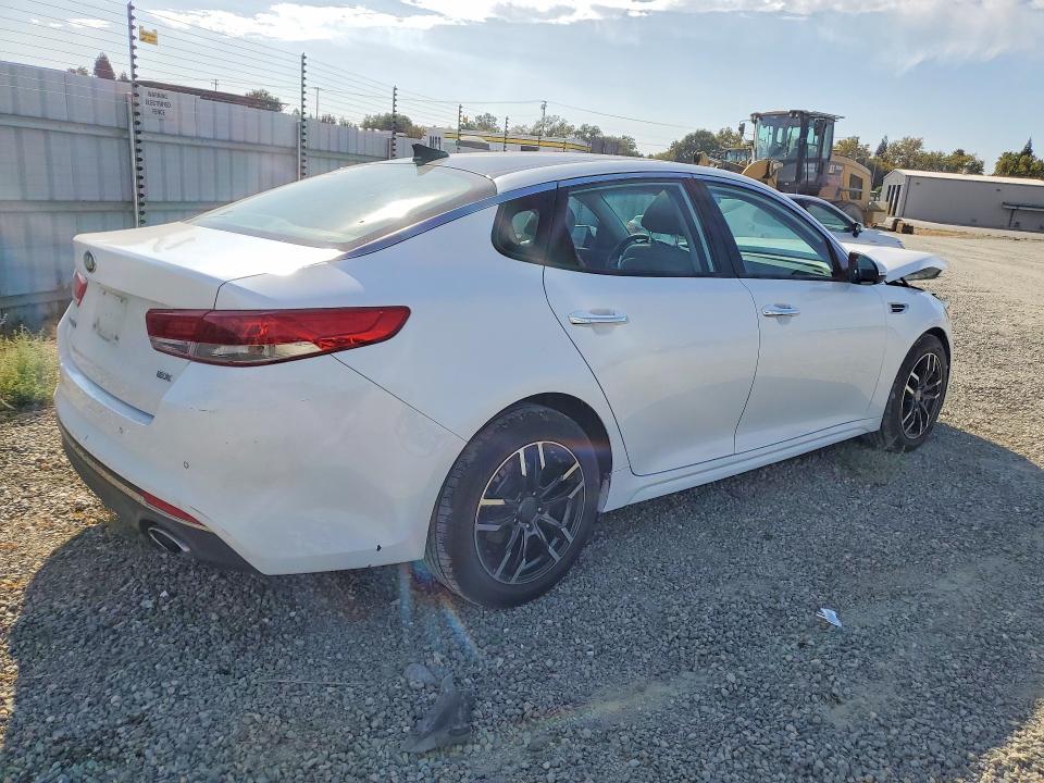 Photo 3 from auction – 2016 KIA OPTIMA with VIN 5XXGU4L31GG014210