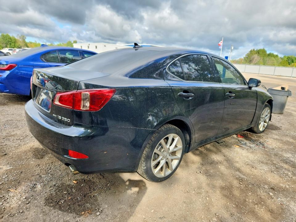Photo 3 from auction – 2011 LEXUS IS with VIN JTHCF5C26B2035122
