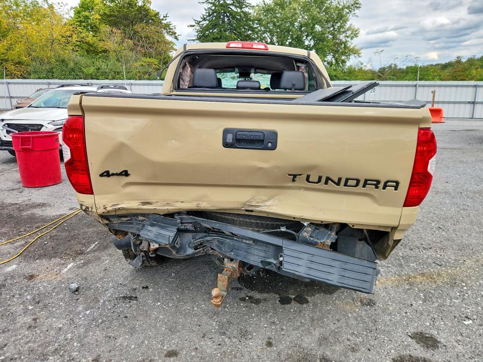 Снимка 6 от търг – 2016 TOYOTA TUNDRA с VIN 5TFDY5F14GX533641