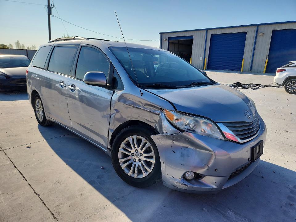 Photo 4 from auction – 2012 TOYOTA SIENNA with VIN 5TDYK3DCXCS266372