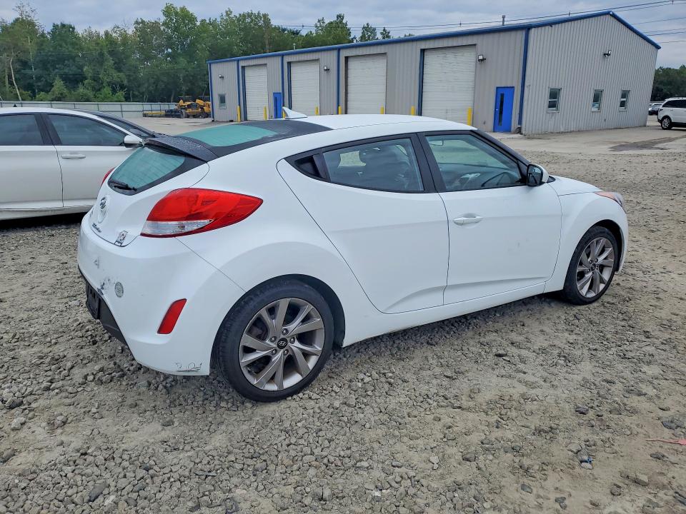 Photo 3 from auction – 2017 HYUNDAI VELOSTER with VIN KMHTC6AD4HU315568