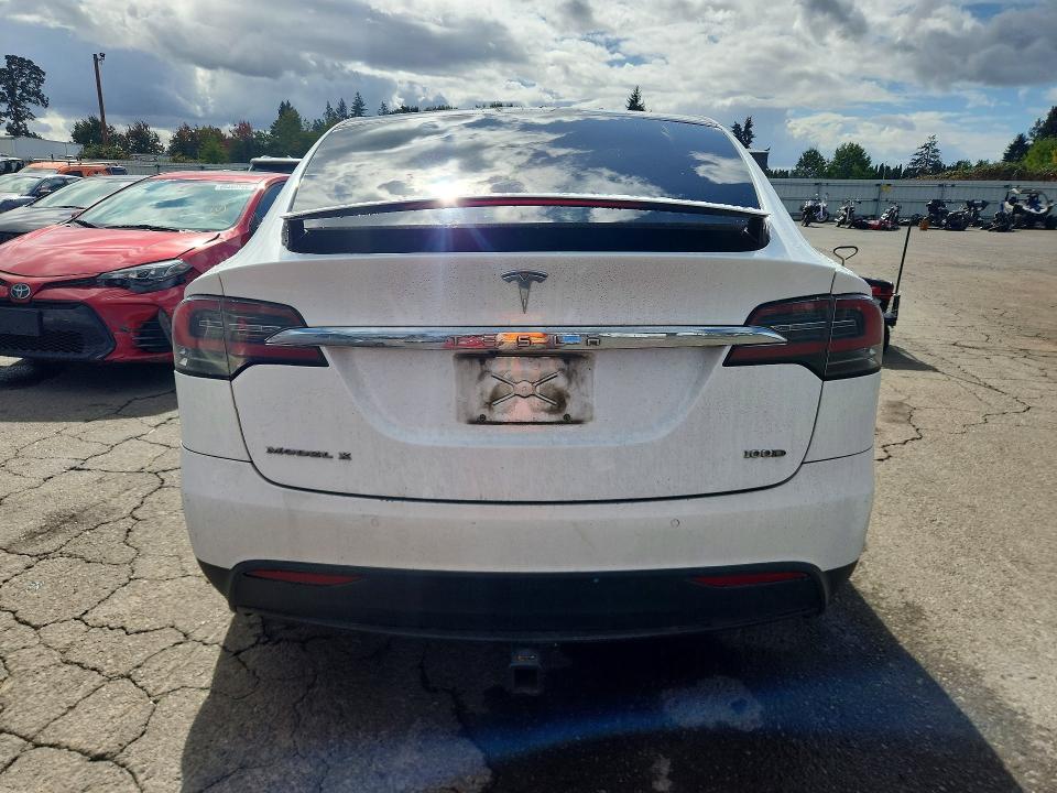 Снимка 6 от търг – 2018 TESLA MODEL X с VIN 5YJXCAE26JF125996