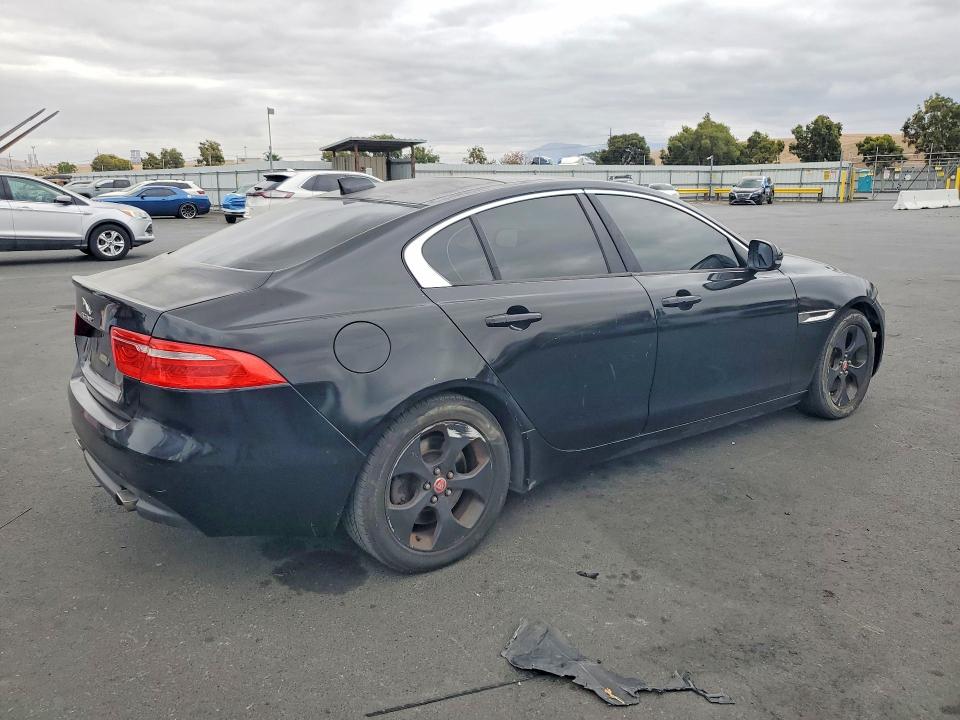 Фото 3 с аукциона – 2017 JAGUAR XE с VIN SAJAR4BG0HA967498