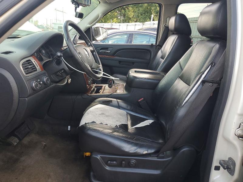 Photo 7 from auction – 2010 CHEVROLET SUBURBAN with VIN 1GNUKKE31AR170852