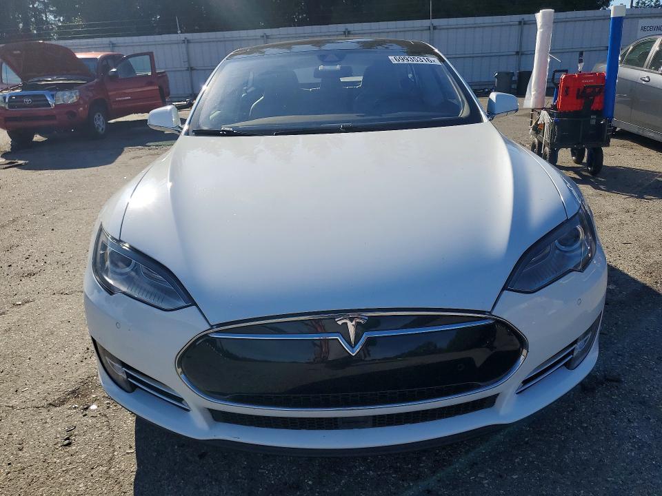 Photo 5 from auction – 2014 TESLA MODEL S with VIN 5YJSA1H13EFP55936