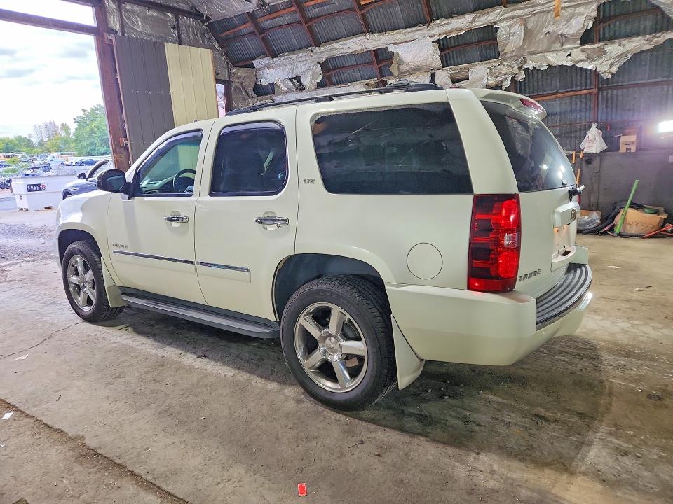 Photo 2 from auction – 2011 CHEVROLET TAHOE with VIN 1GNSKCE05BR255178