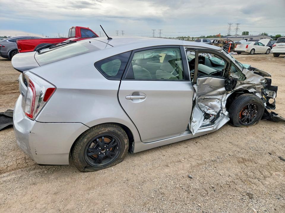 Photo 3 from auction – 2013 TOYOTA PRIUS with VIN JTDKN3DU2D5647579