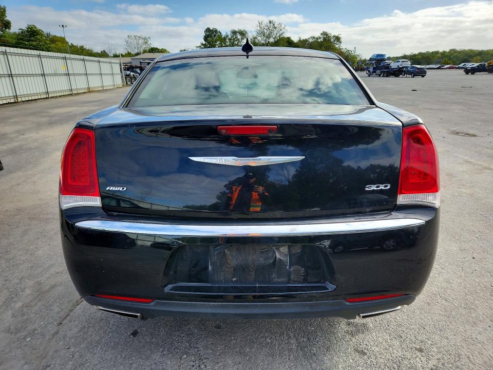 Photo 6 from auction – 2016 CHRYSLER 300 with VIN 2C3CCARGXGH161945