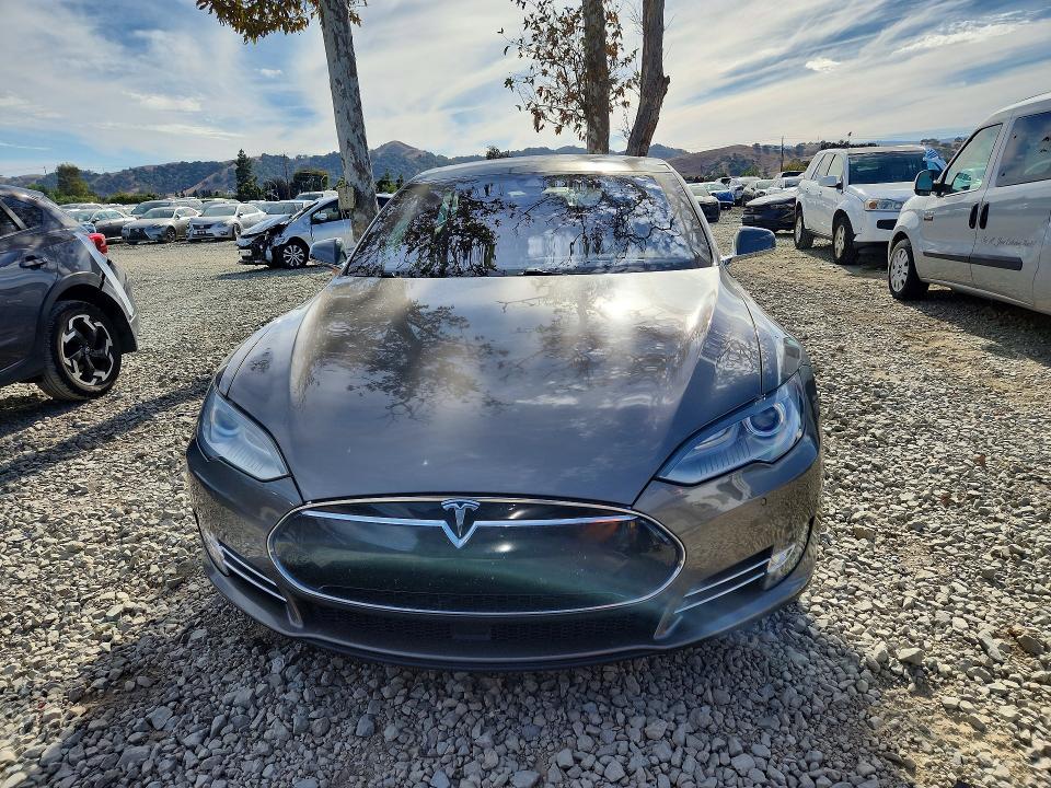Photo 5 from auction – 2015 TESLA MODEL S with VIN 5YJSA1H22FF090084