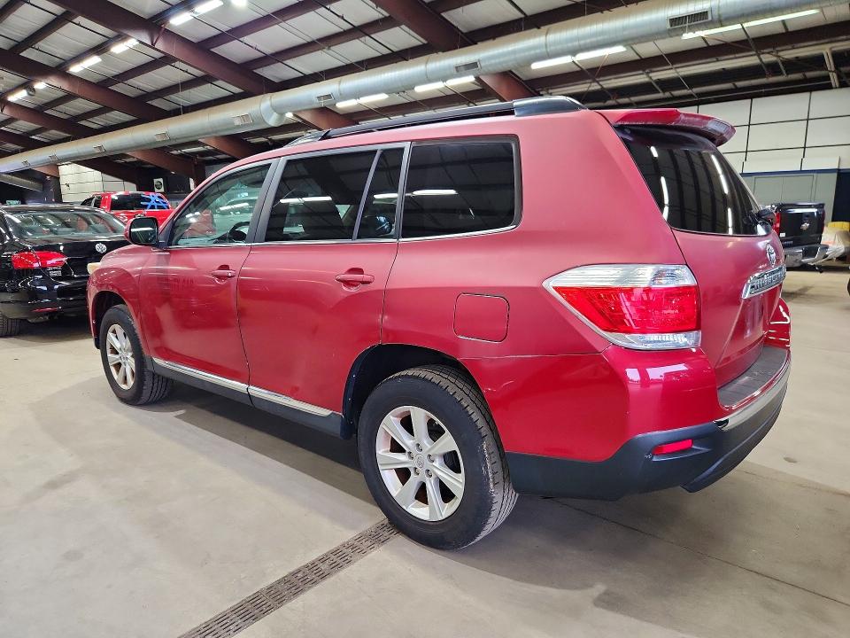 Photo 2 from auction – 2011 TOYOTA HIGHLANDER with VIN 5TDBK3EH3BS060812