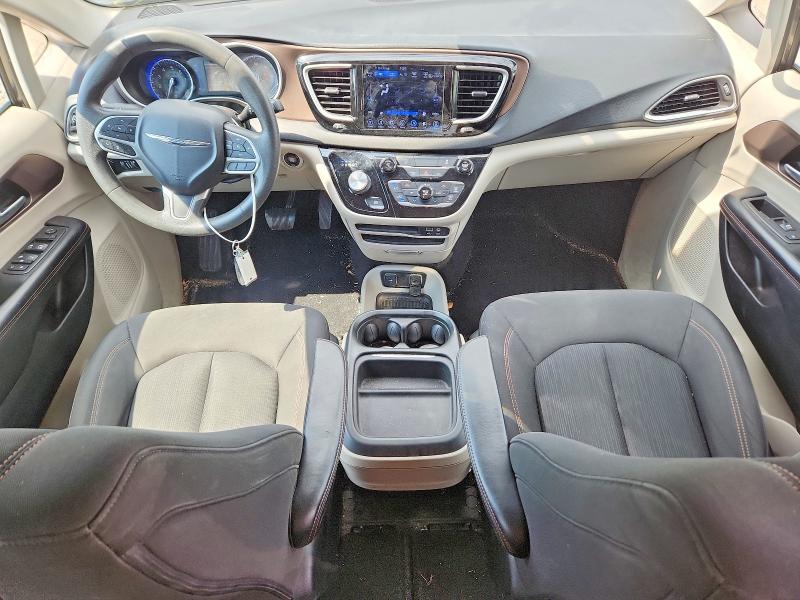 Photo 8 from auction – 2017 CHRYSLER PACIFICA with VIN 2C4RC1BGXHR821557
