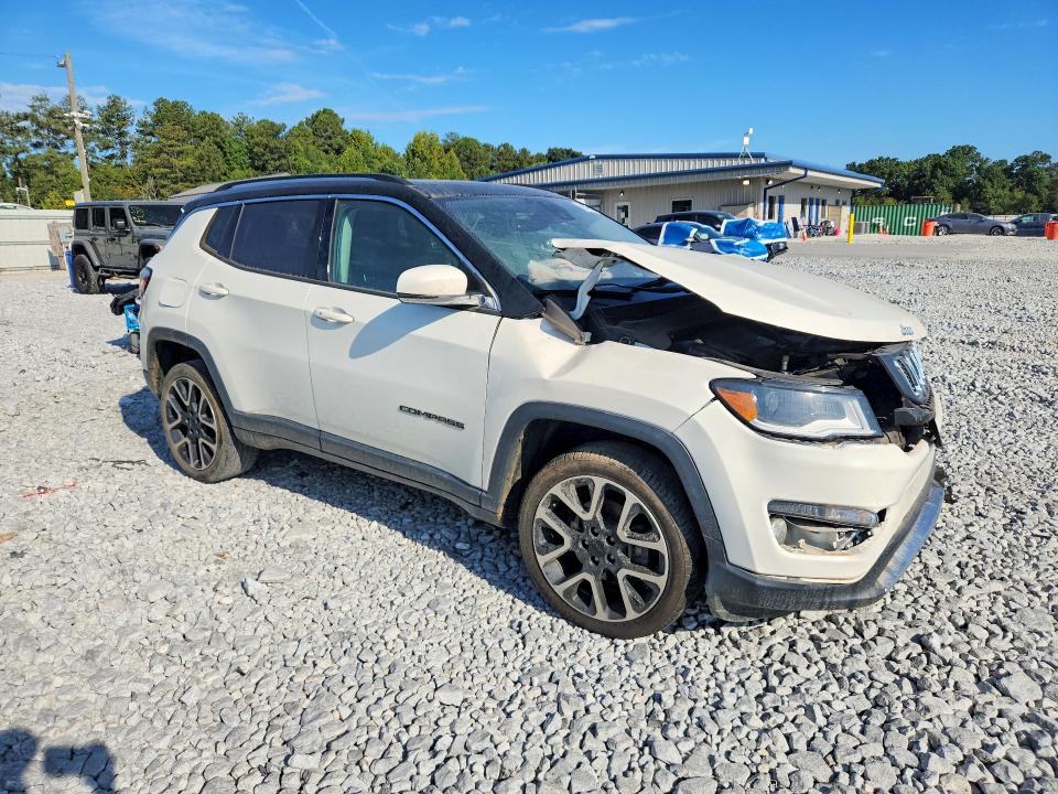 Фото 4 с аукциона – 2017 JEEP COMPASS с VIN 3C4NJDCB4HT665568