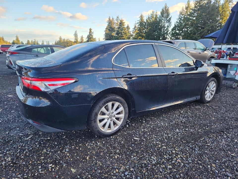 Photo 3 from auction – 2018 TOYOTA CAMRY with VIN 4T1B11HK5JU609088