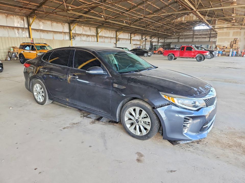 Снимка 4 от търг – 2018 KIA OPTIMA с VIN 5XXGU4L31JG271133