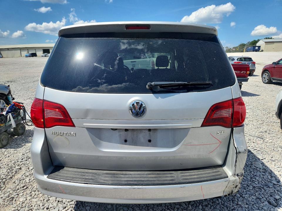 Photo 6 from auction – 2010 VOLKSWAGEN ROUTAN with VIN 2V4RW3D11AR354018