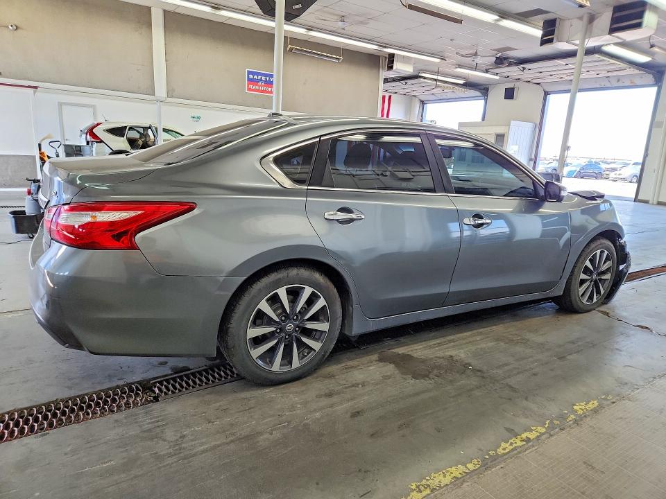 Photo 3 from auction – 2017 NISSAN ALTIMA with VIN 1N4AL3APXHC171217