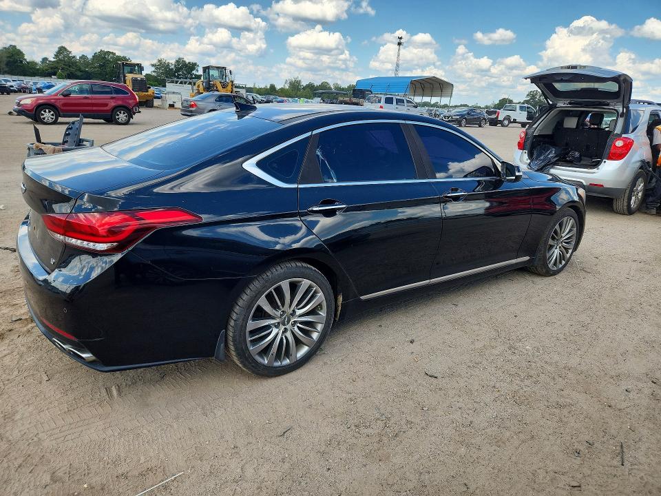 Photo 3 from auction – 2015 HYUNDAI GENESIS with VIN KMHGN4JF4FU045708