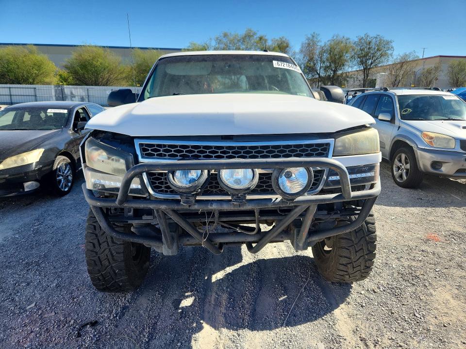 Photo 5 from auction – 2005 CHEVROLET SILVERADO with VIN 1GCHK23UX5F971972