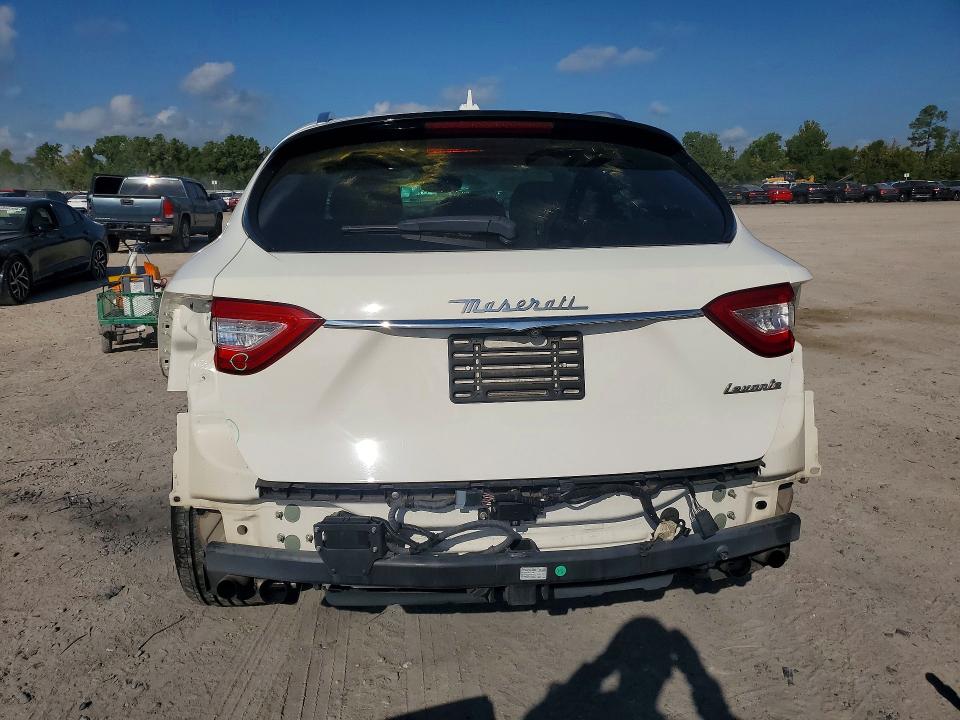 Photo 6 from auction – 2017 MASERATI LEVANTE with VIN ZN661XUA0HX222901