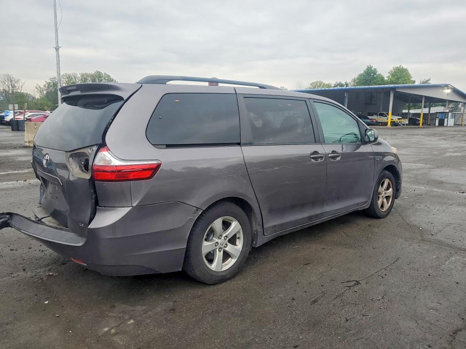 Photo 3 from auction – 2017 TOYOTA SIENNA with VIN 5TDKZ3DC2HS815748