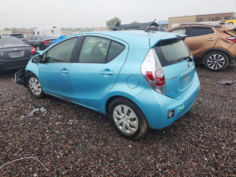 Снимка 2 от търг – 2013 TOYOTA PRIUS C с VIN JTDKDTB35D1052312