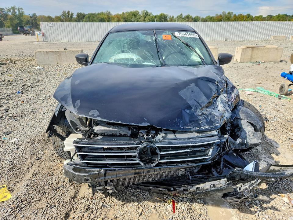 Снимка 5 от търг – 2016 VOLKSWAGEN JETTA с VIN 3VWD17AJ2GM258412