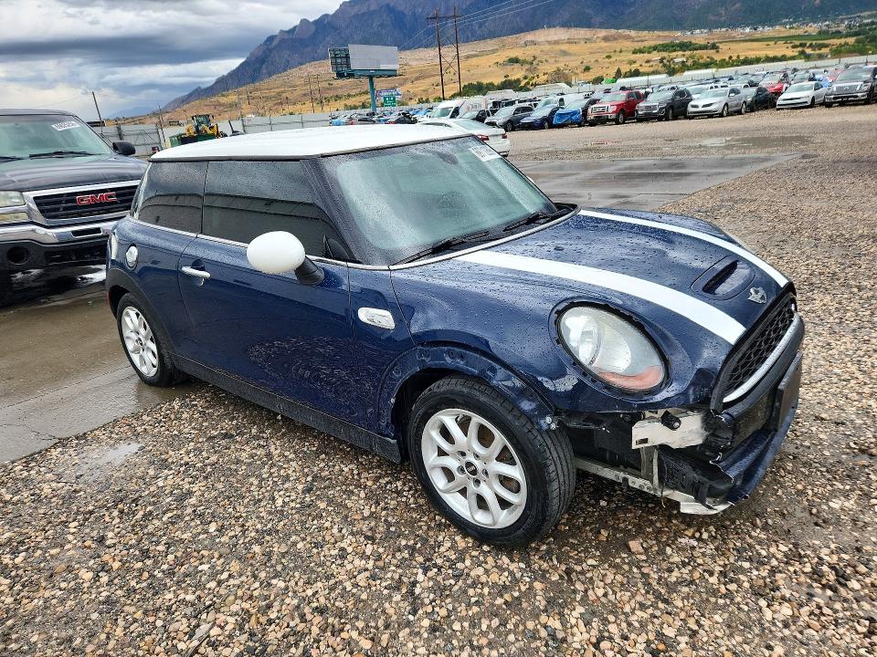 Photo 4 from auction – 2016 MINI COOPER with VIN WMWXP7C5XG2A43642