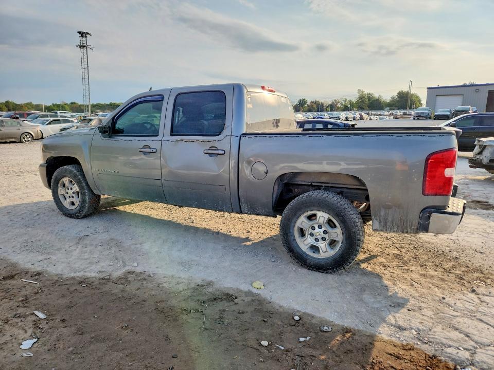 Снимка 2 от търг – 2007 CHEVROLET SILVERADO с VIN 2GCEC13J371541937
