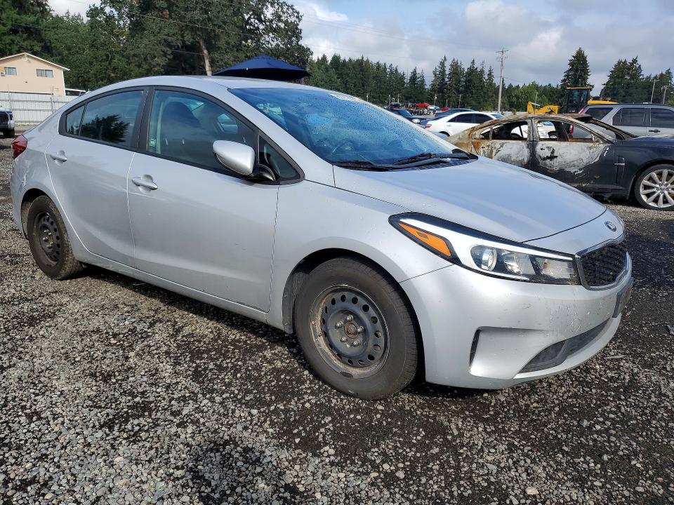 Photo 4 from auction – 2018 KIA FORTE with VIN 3KPFK4A70JE218097