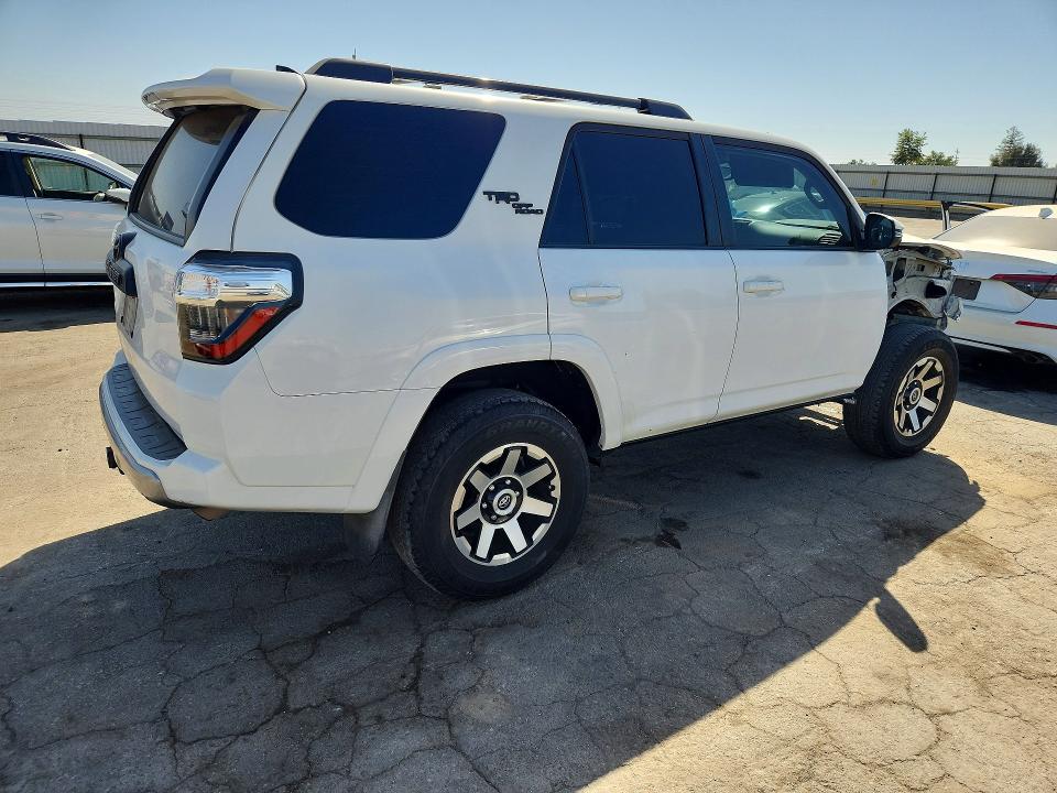 Photo 3 from auction – 2019 TOYOTA 4RUNNER with VIN JTEBU5JR0K5692852
