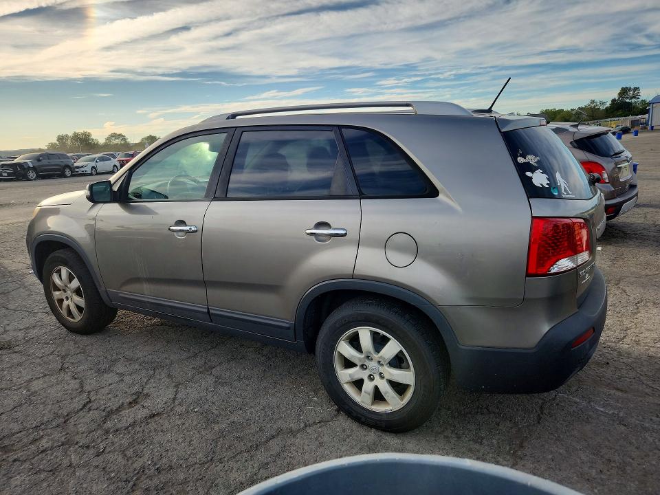 Photo 2 from auction – 2011 KIA SORENTO with VIN 5XYKT3A1XBG107725