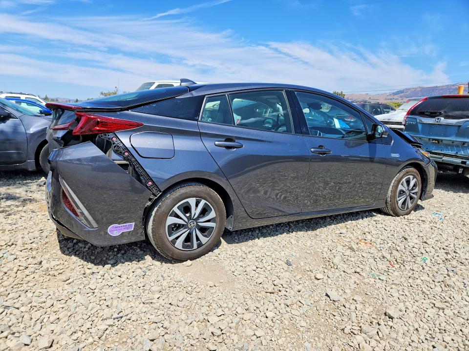 Photo 3 from auction – 2018 TOYOTA PRIUS PRIME with VIN JTDKARFP8J3102855