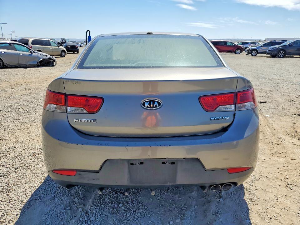 Photo 6 from auction – 2011 KIA FORTE KOUP with VIN KNAFU6A2XB5355276