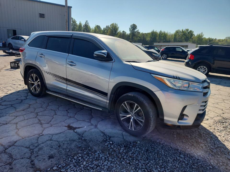 Снимка 4 от търг – 2017 TOYOTA HIGHLANDER с VIN 5TDZZRFH6HS207984