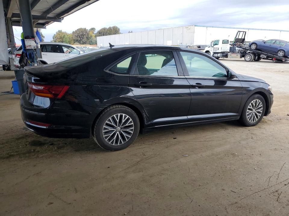 Photo 3 from auction – 2019 VOLKSWAGEN JETTA with VIN 3VWCB7BU1KM142161