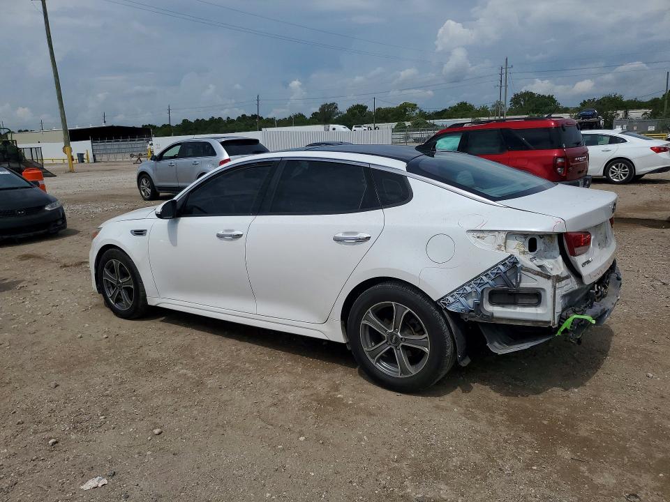Photo 2 from auction – 2016 KIA OPTIMA with VIN 5XXGU4L35GG083059