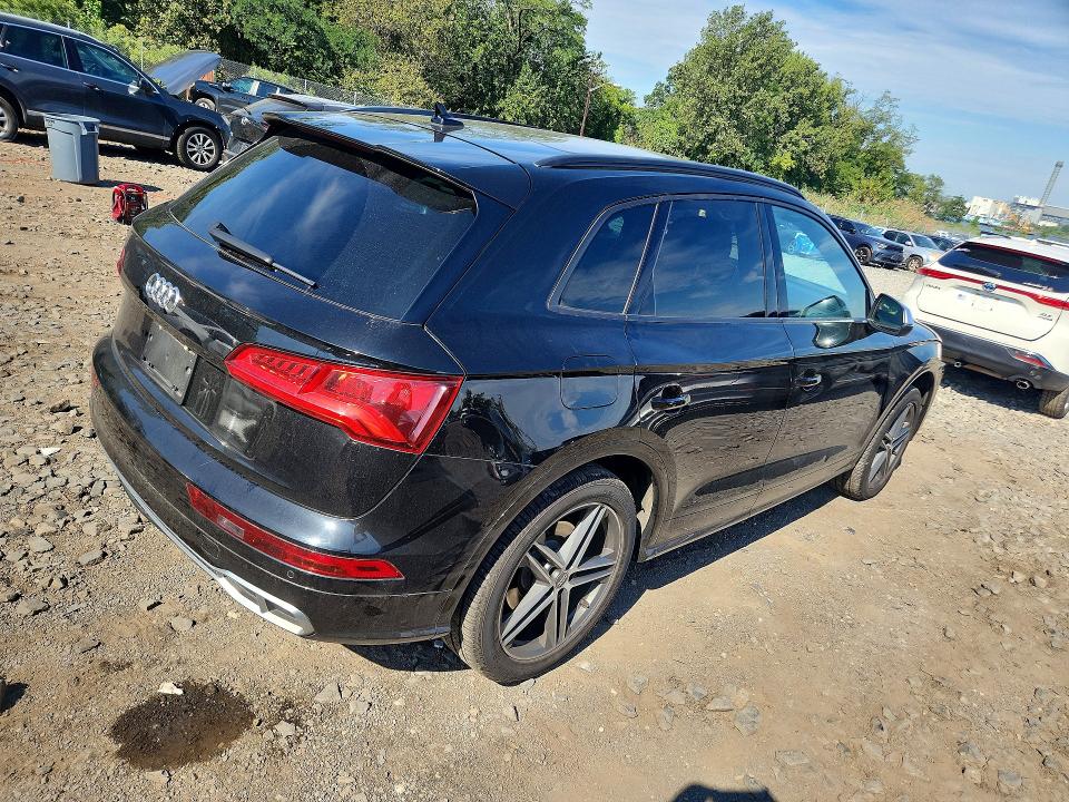 Foto 3 de la subasta – 2018 AUDI SQ5 con VIN WA1A4AFY4J2007819