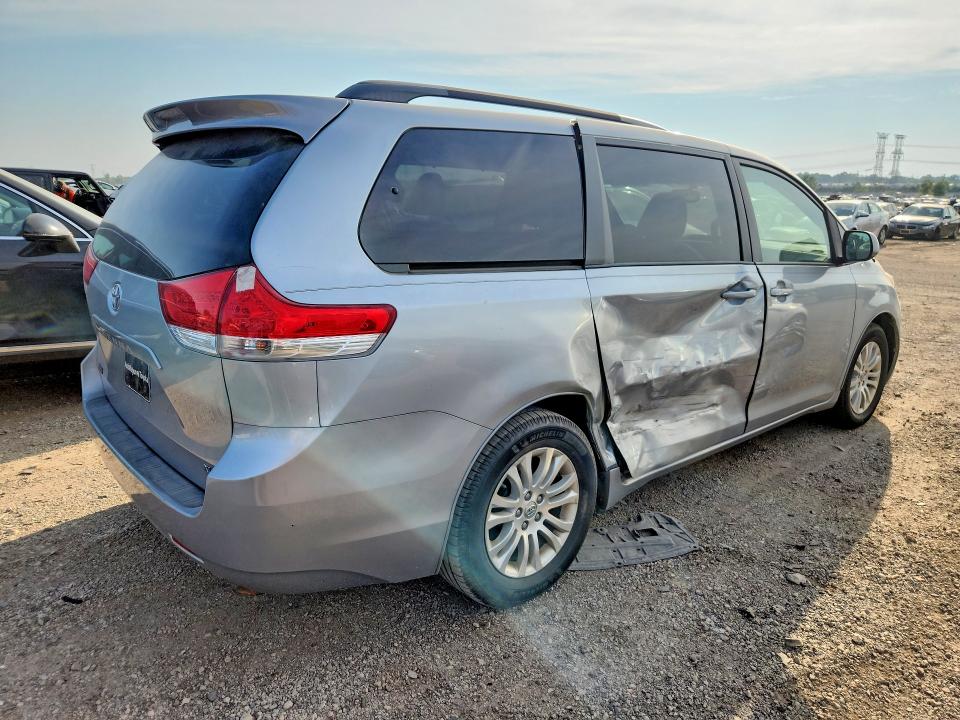 Photo 3 from auction – 2014 TOYOTA SIENNA with VIN 5TDYK3DC9ES513724