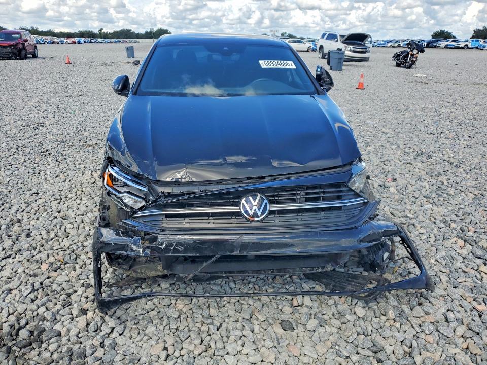 Снимка 5 от търг – 2024 VOLKSWAGEN JETTA с VIN 3VWBM7BU6RM001876