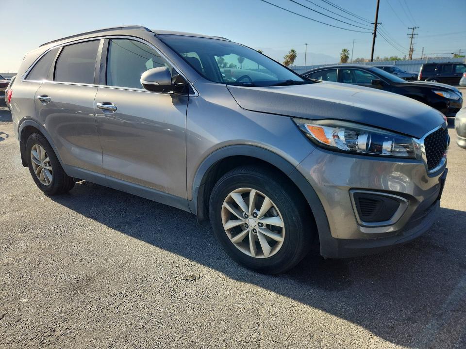 Photo 4 from auction – 2016 KIA SORENTO with VIN 5XYPG4A38GG165406
