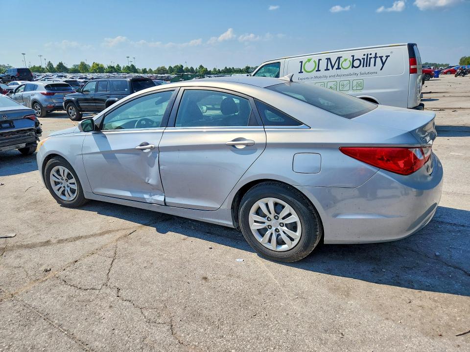Photo 2 from auction – 2011 HYUNDAI SONATA with VIN 5NPEB4AC9BH073633