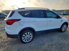 Photo 3 from auction – 2019 FORD ESCAPE with VIN 1FMCU9HD2KUC45788