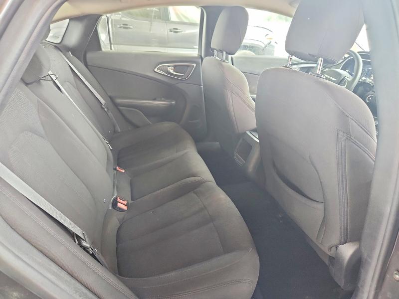 Foto 10 de la subasta – 2015 CHRYSLER 200 con VIN 1C3CCCAB9FN555437