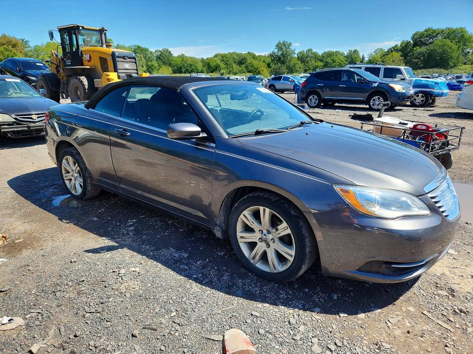 Photo 4 from auction – 2014 CHRYSLER 200 with VIN 1C3BCBEG1EN163952