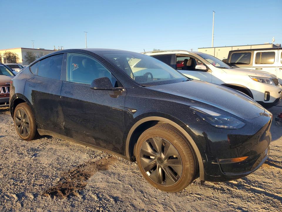Снимка 4 от търг – 2024 TESLA MODEL Y с VIN 7SAYGDEEXRA291261