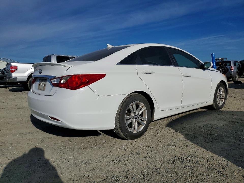 Photo 3 from auction – 2013 HYUNDAI SONATA with VIN 5NPEB4AC7DH515425