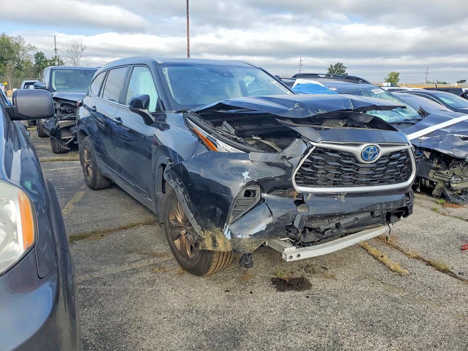 Фото 4 с аукциона – 2023 TOYOTA HIGHLANDER с VIN 5TDABRCH6PS583072