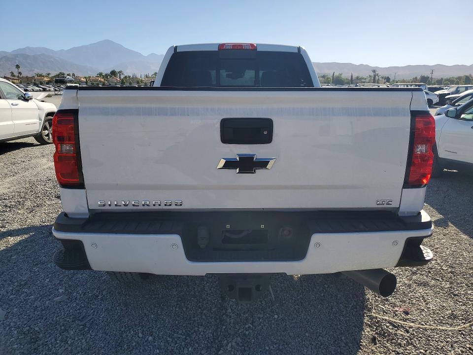 Снимка 6 от търг – 2018 CHEVROLET SILVERADO с VIN 1GC1KWEY2JF204703
