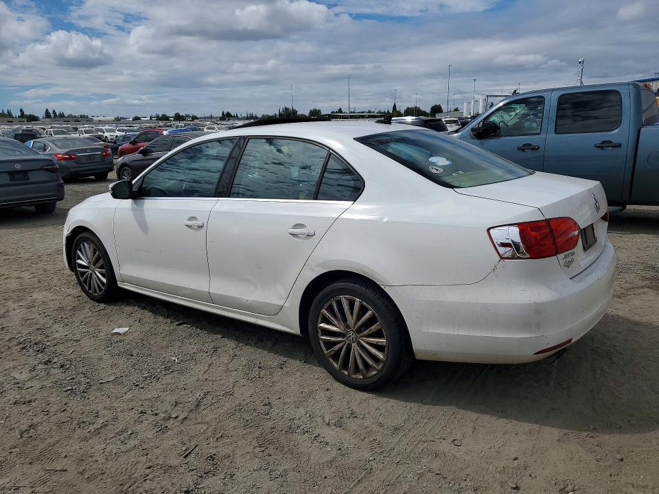Photo 2 from auction – 2013 VOLKSWAGEN JETTA with VIN 3VWLP7AJ4DM358405