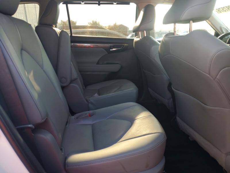 Photo 11 from auction – 2022 TOYOTA HIGHLANDER with VIN 5TDDZRBH3NS163289